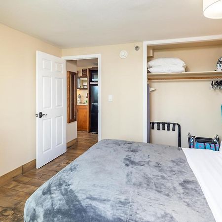 הונולולו Gorgeous One Bedroom Bamboo Blocks From The Beach מראה חיצוני תמונה